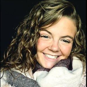 Meet your Posher, Alyxa